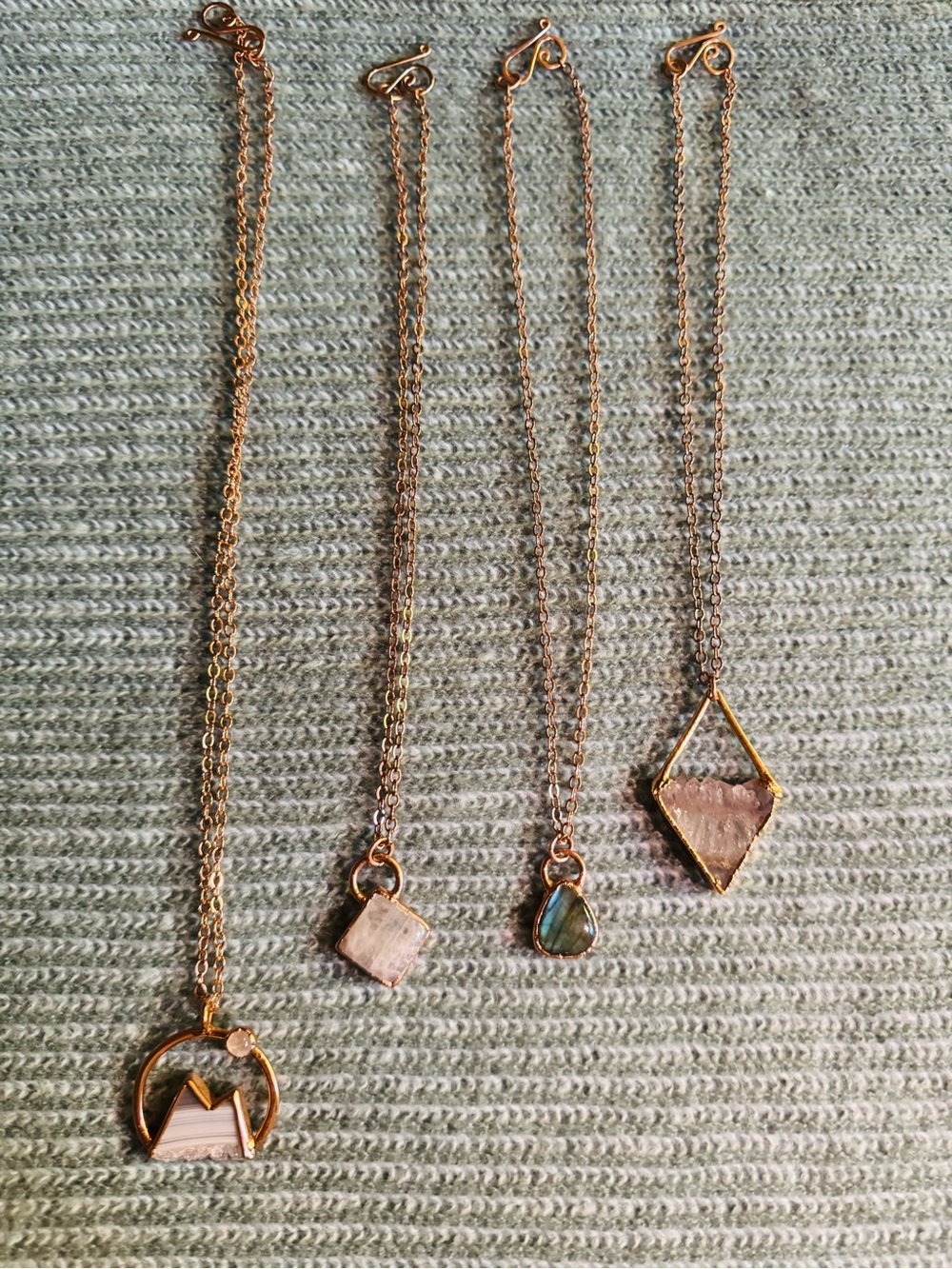 Nature’s Twist Pendant Necklaces 💎 - Picture 1 of 2